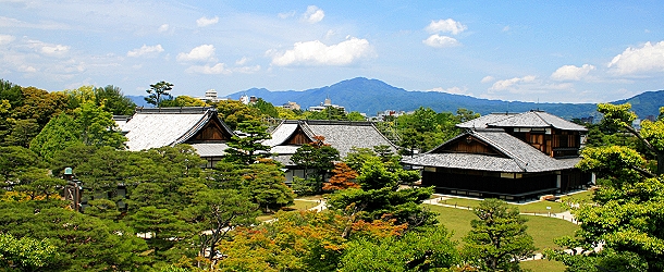 Blick auf der NinoHonmaru Palace mit Garten