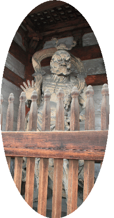 Nio-Wächterfigur am Tor von Ninna-ji