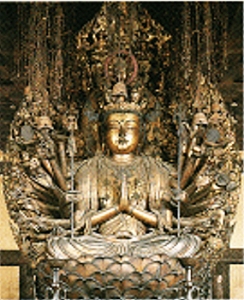 1000-armige Kannon - sitzende Statue