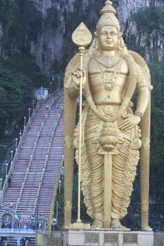 am Fue des Tempels Batu Caves