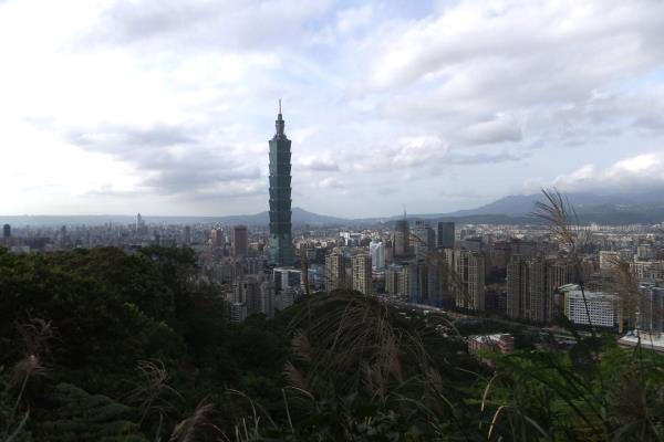Taipei Stadt und Taipei 101, lange Zeit das höchste Gebäde der Welt