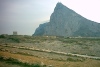 der Felsen von La Linea de la Concepcion con Spanien aus gesehen