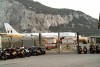 Die Start- und Landebahn des Gibraltar Airport führt über eine Straße