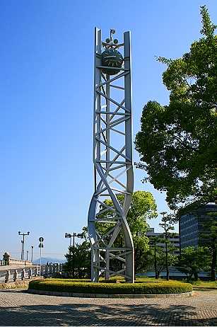 friedensuhr Peace Clock Tower im Friedenspark
